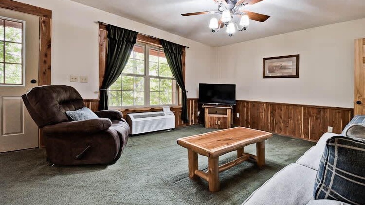 Photo of Livingroom in Sylvan Shores