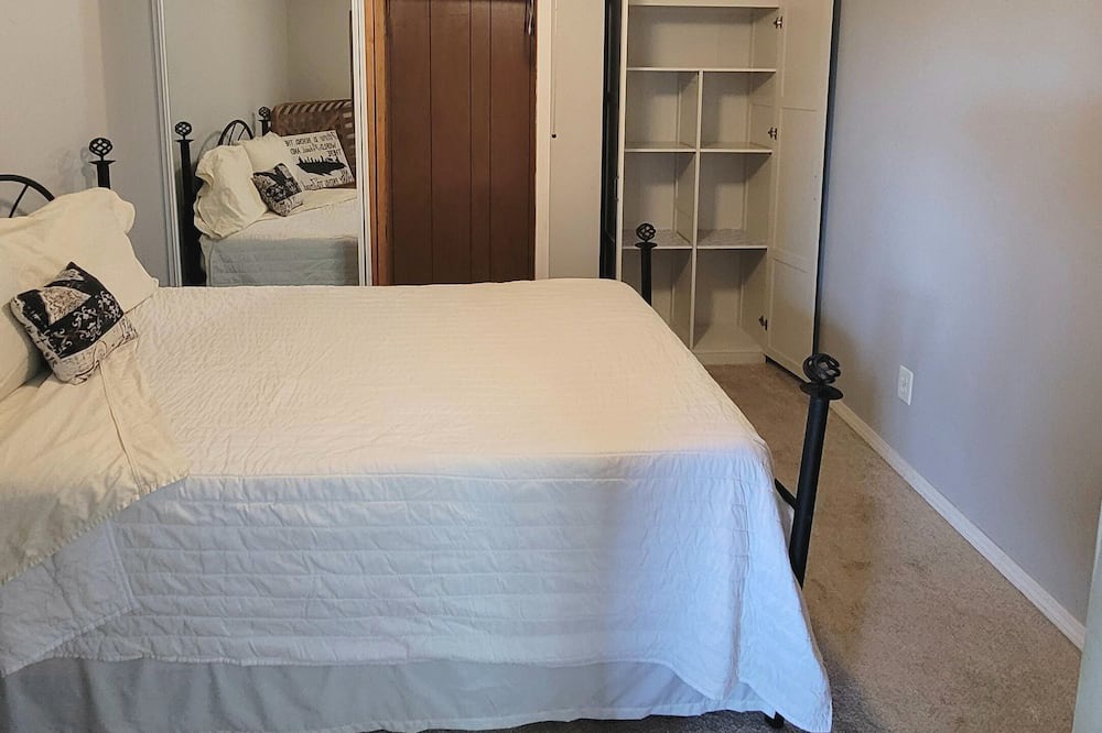 Photo of Bedroom in Eudora