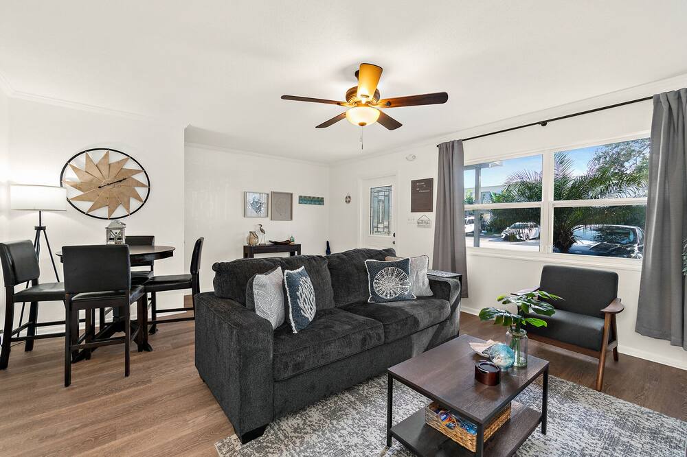 Photo of Livingroom in Cape Caneveral Beach Gardens