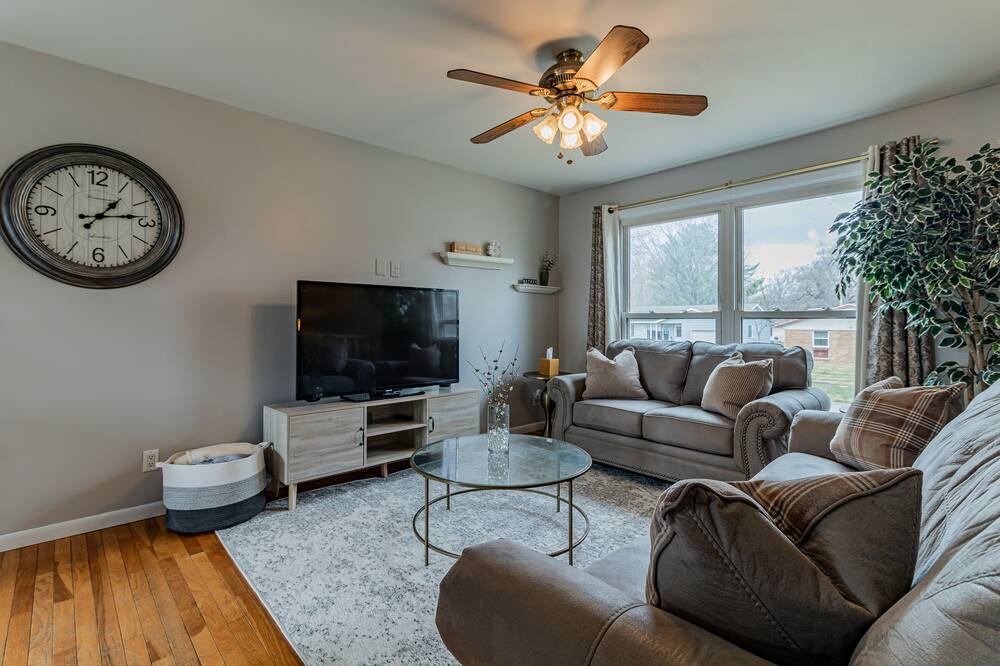 Photo of Livingroom in Champaign