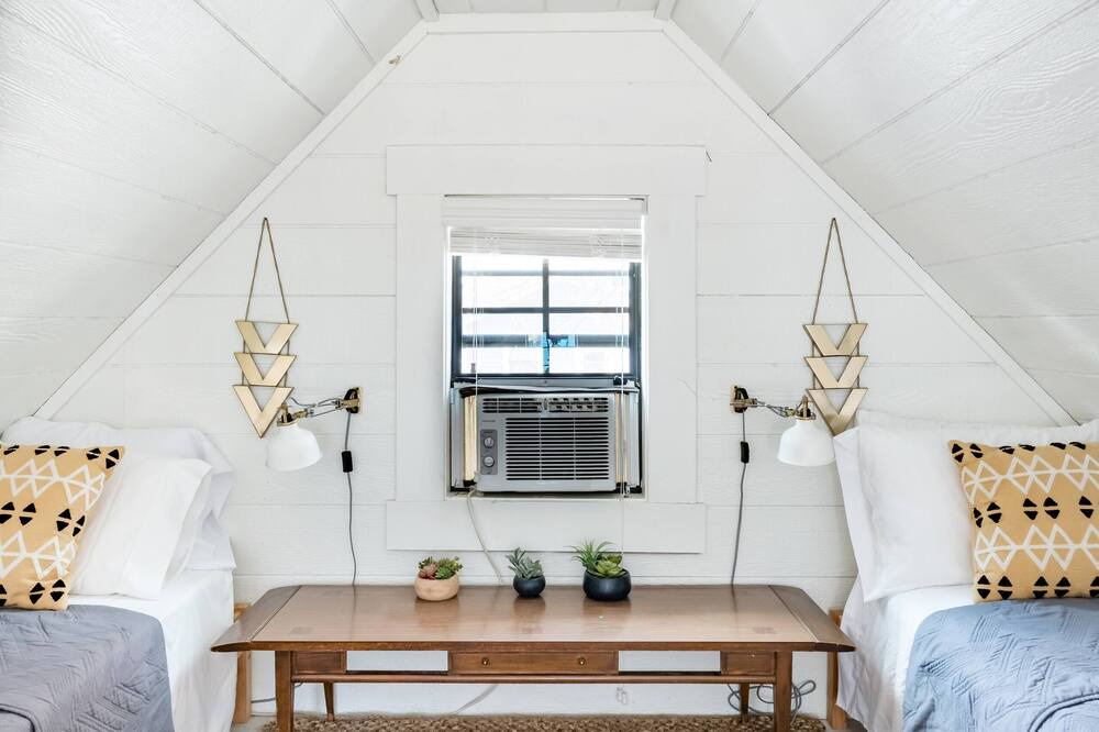 Photo of Bedroom in Cleveland Park