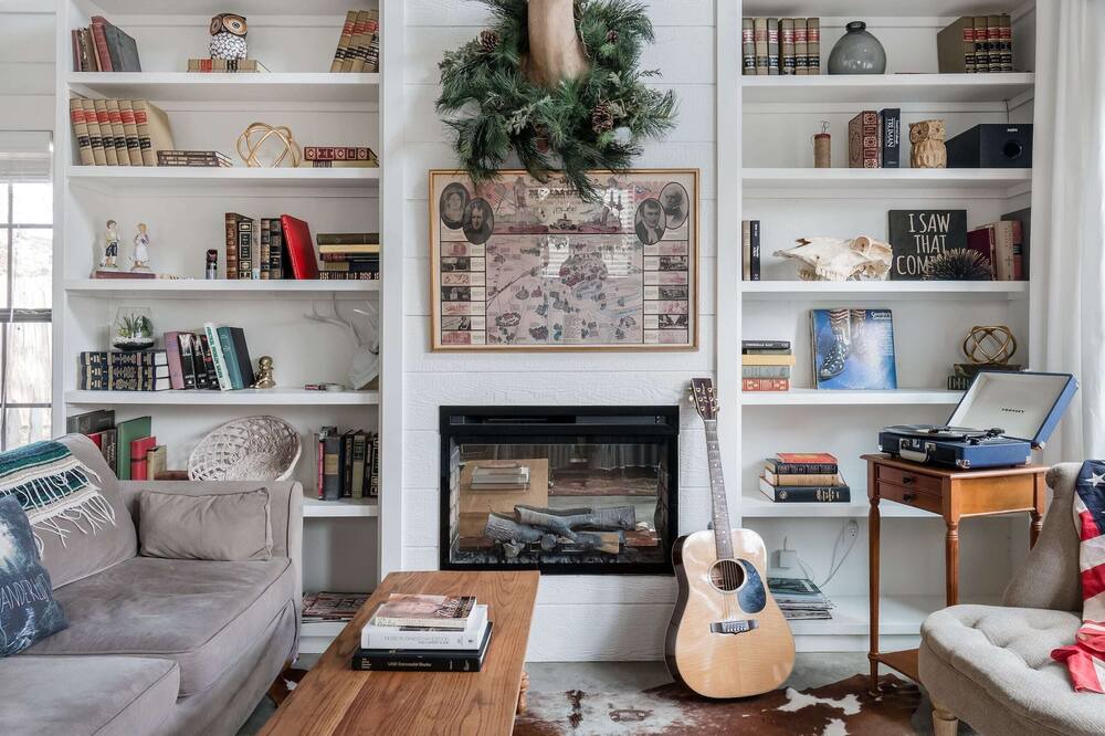 Photo of Livingroom in Cleveland Park