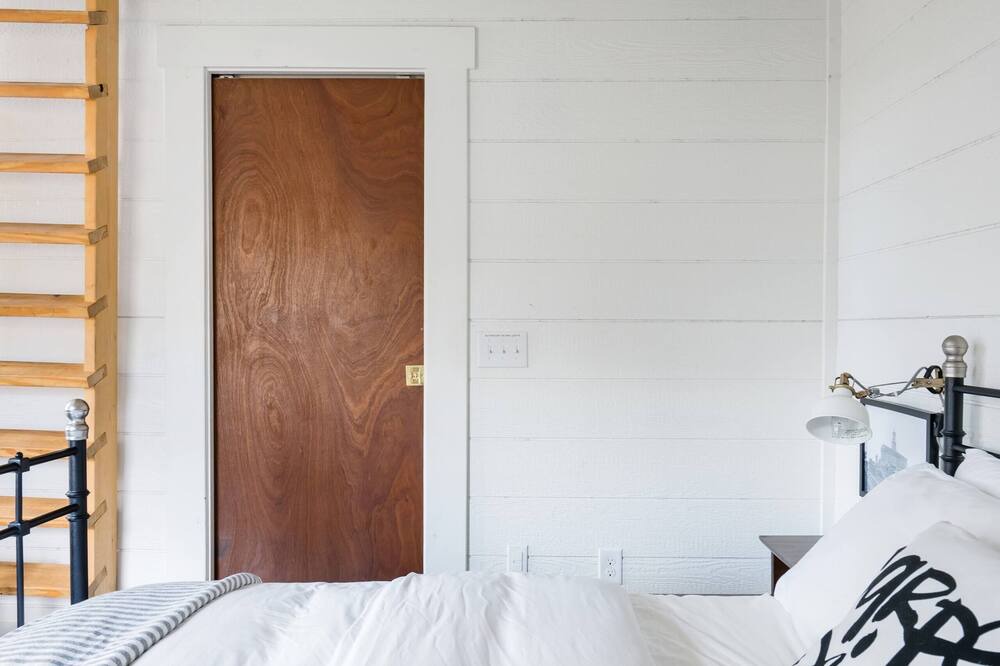 Photo of Bedroom in Cleveland Park