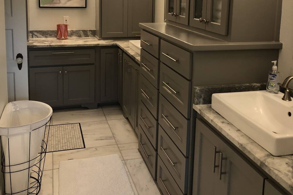 Photo of Bathroom in Highlands - Perkins