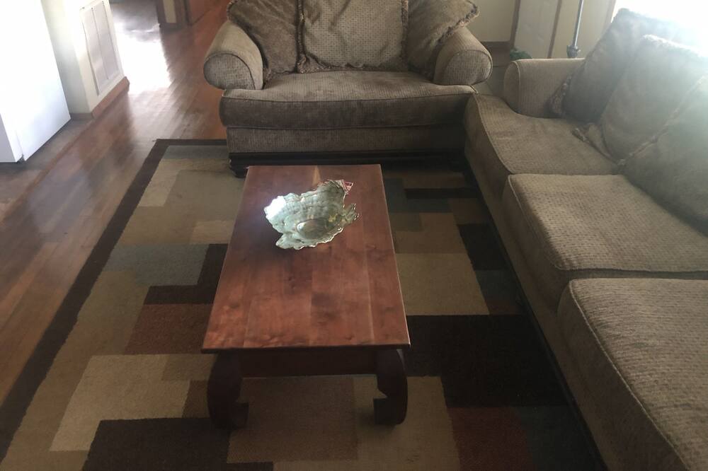 Photo of Livingroom in Mid America