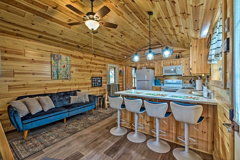 Photo of Livingroom in Cub Run