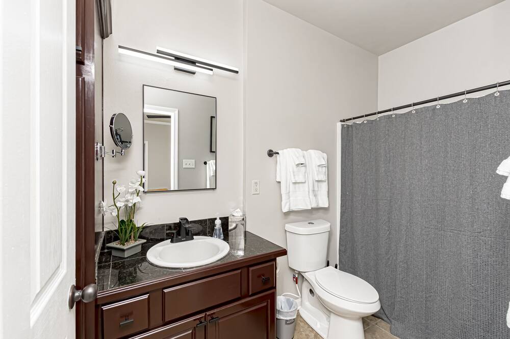 Photo of Bathroom in Highlands - Perkins