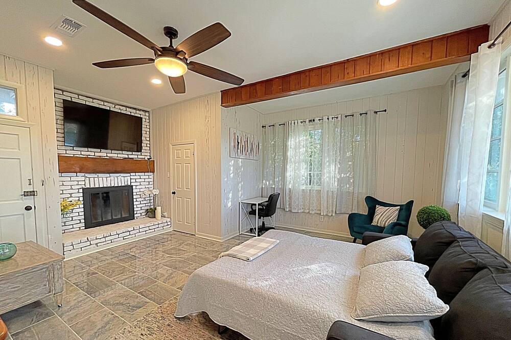 Photo of Bedroom in Mid City South
