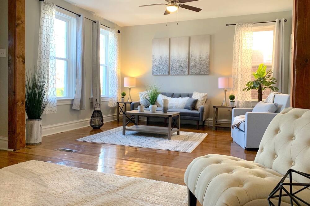 Photo of Livingroom in St. Louis