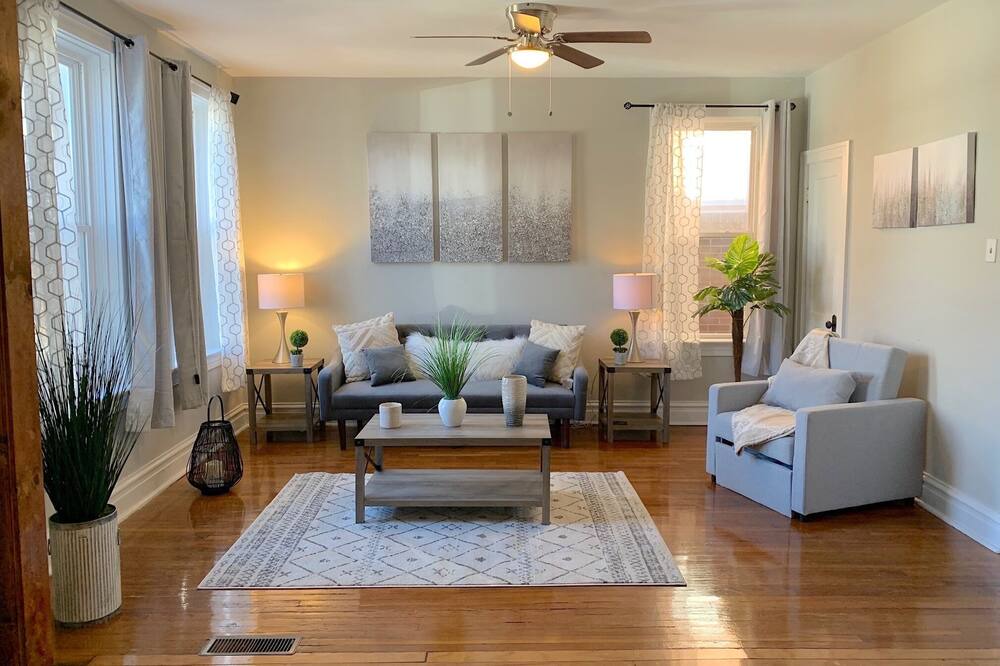 Photo of Livingroom in St. Louis