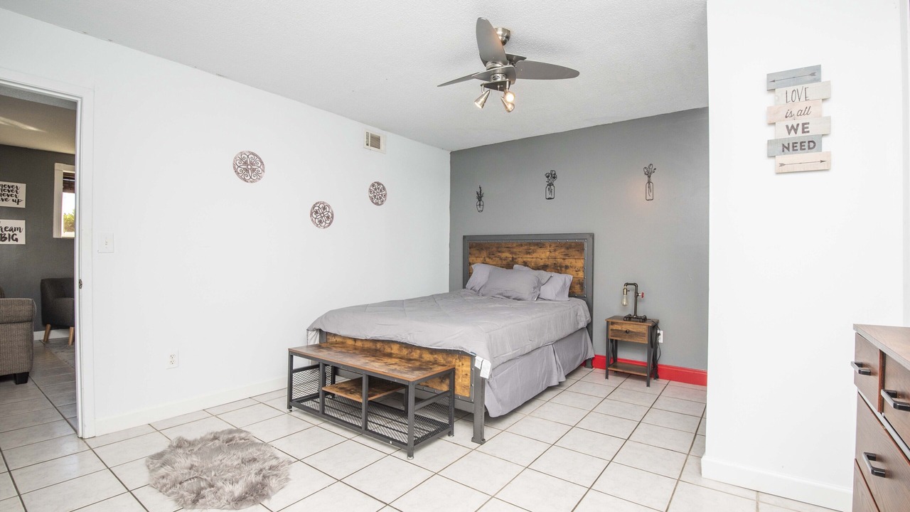 Photo of Bedroom in Kodak