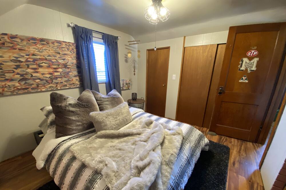 Photo of Bedroom in Osseo