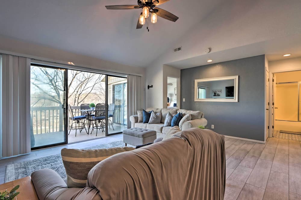 Photo of Livingroom in Osage Beach
