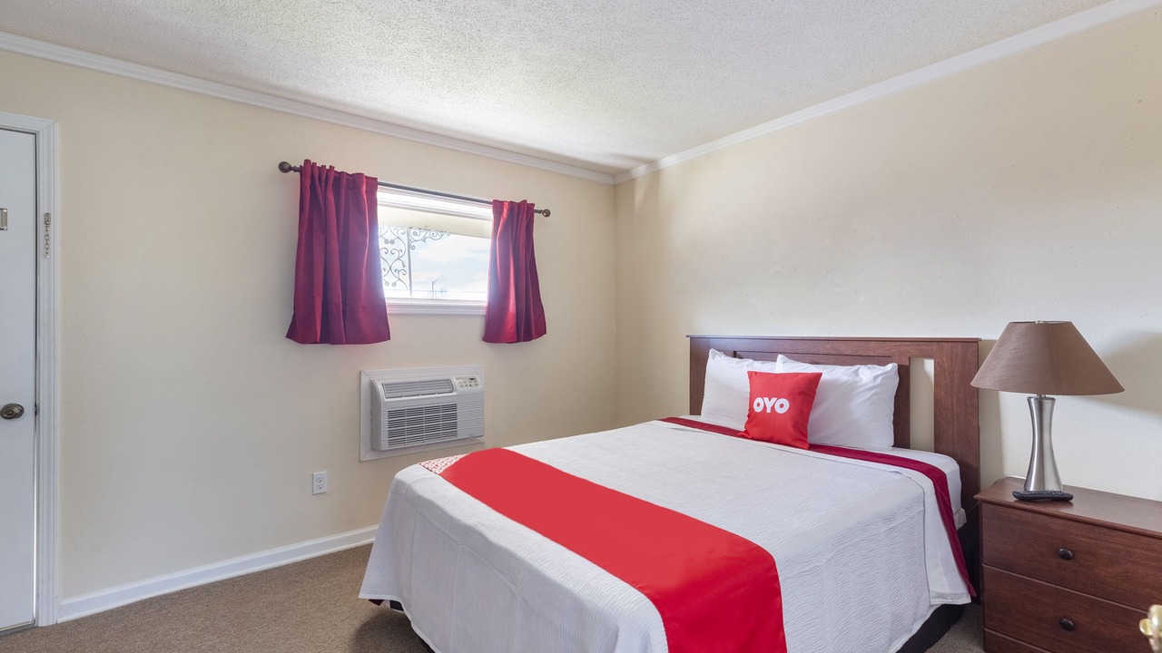 Photo of Bedroom in Cave City