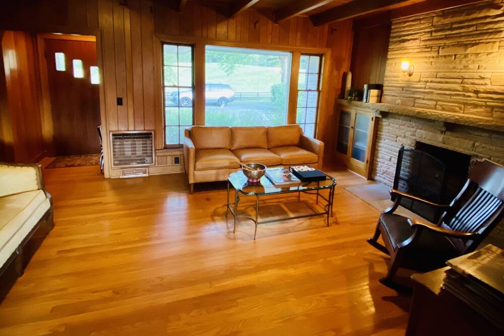 Photo of Livingroom in White Bluff