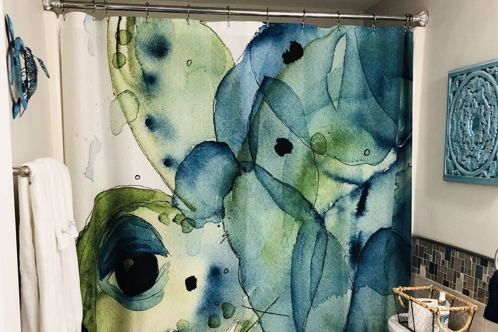 Photo of Bathroom in Lake Hamilton