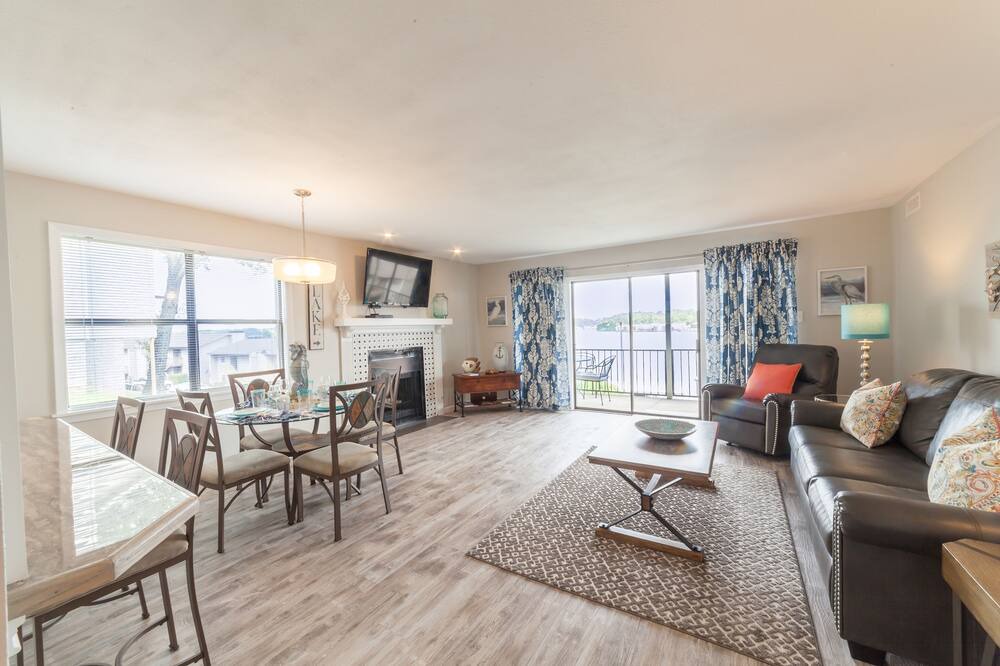 Photo of Livingroom in Lake Hamilton
