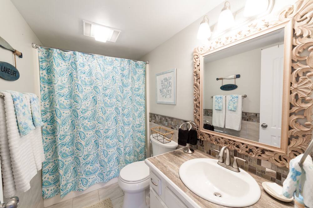 Photo of Bathroom in Lake Hamilton
