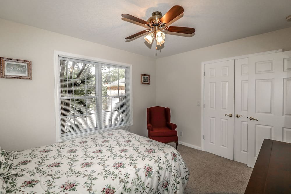 Photo of Bedroom in Hot Springs Village