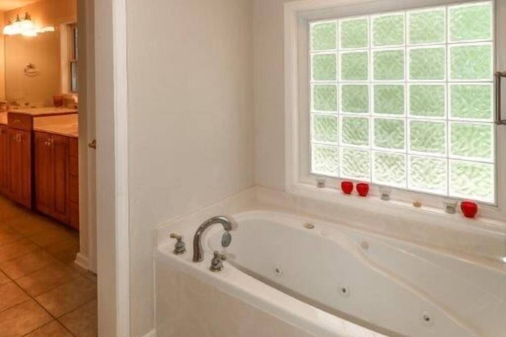 Photo of Bathroom in Hot Springs Village