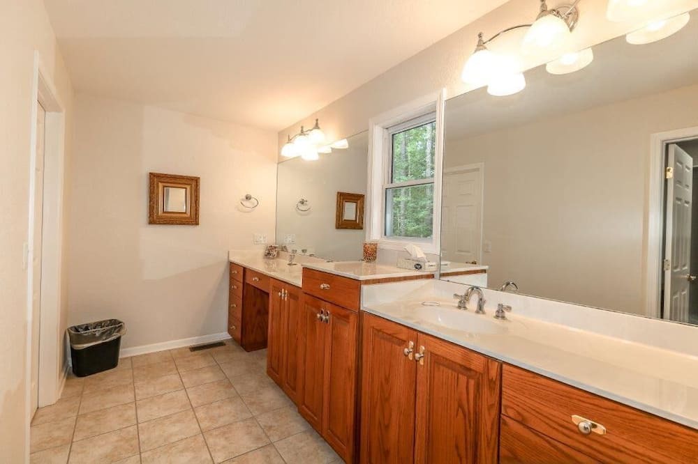 Photo of Bathroom in Hot Springs Village