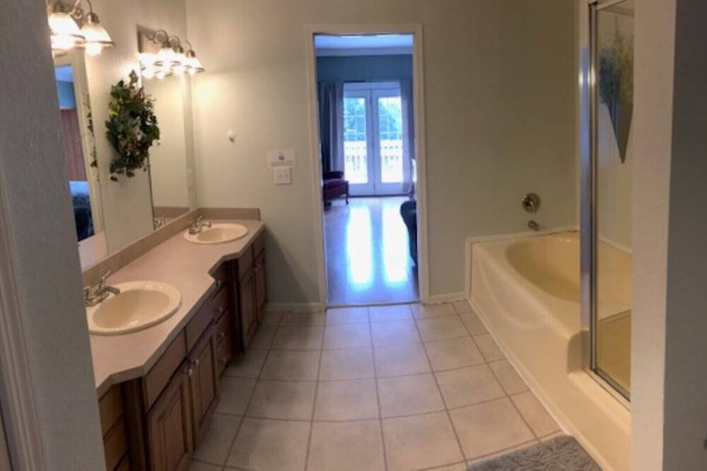 Photo of Bathroom in Allons