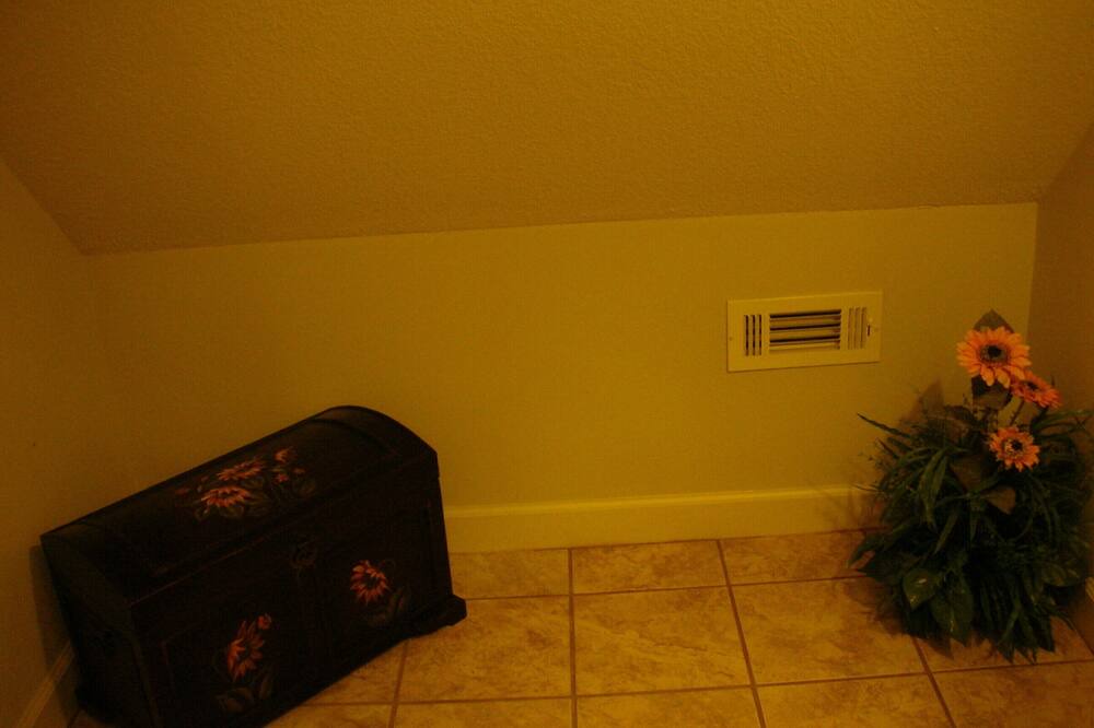 Photo of Bedroom in Counce