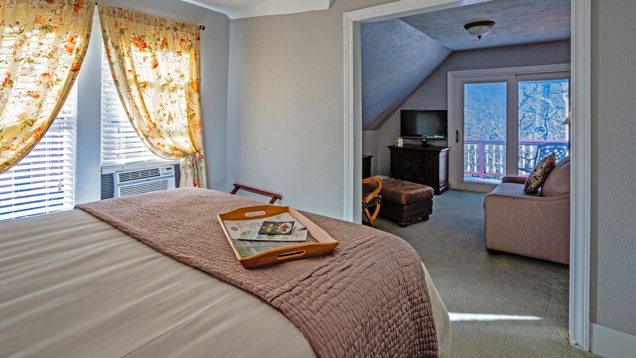 Photo of Bedroom in Eureka Springs Historic District