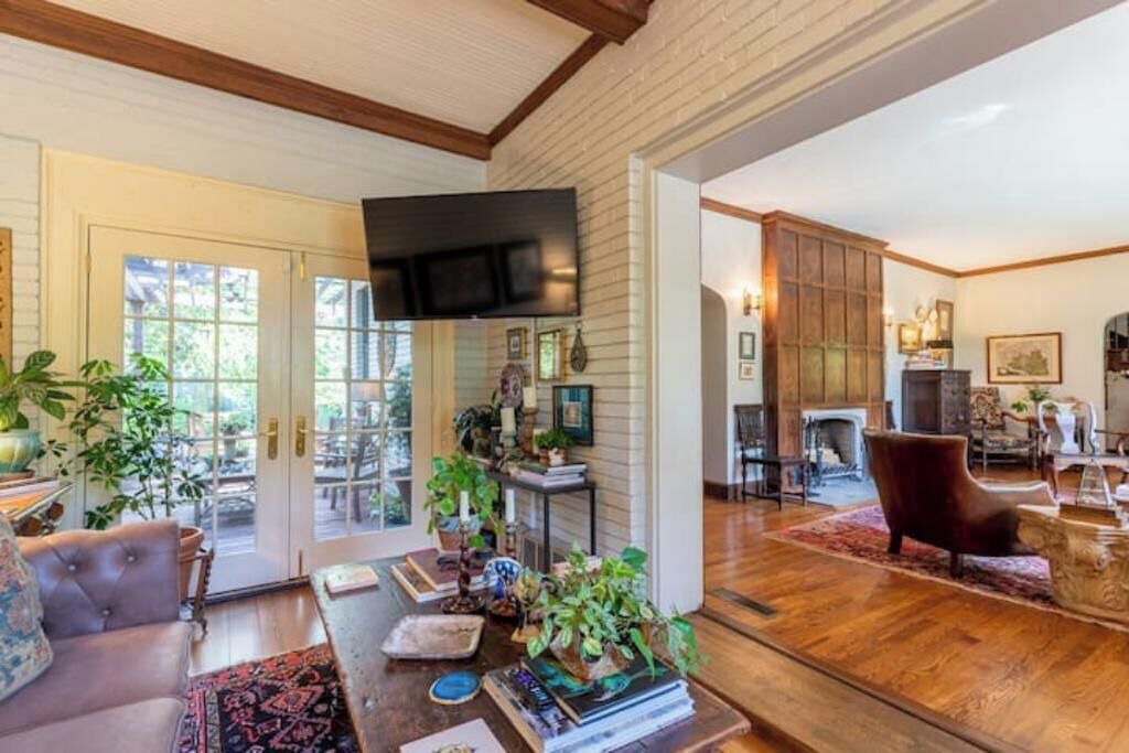 Photo of Livingroom in Central Gardens