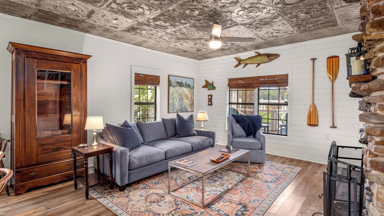 Photo of Livingroom in Lowell