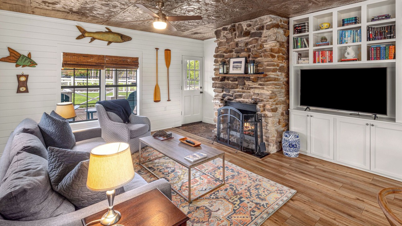 Photo of Livingroom in Lowell