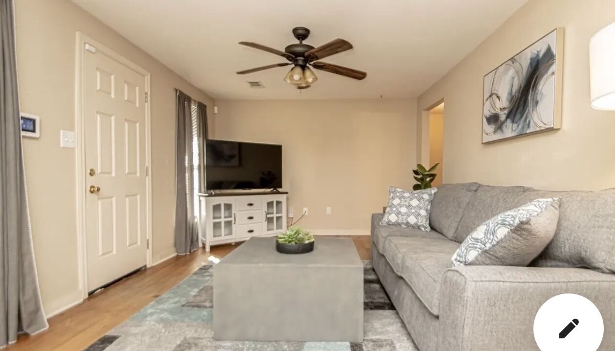 Photo of Livingroom in Capital View