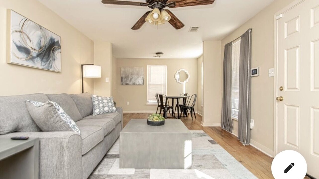 Photo of Livingroom in Capital View