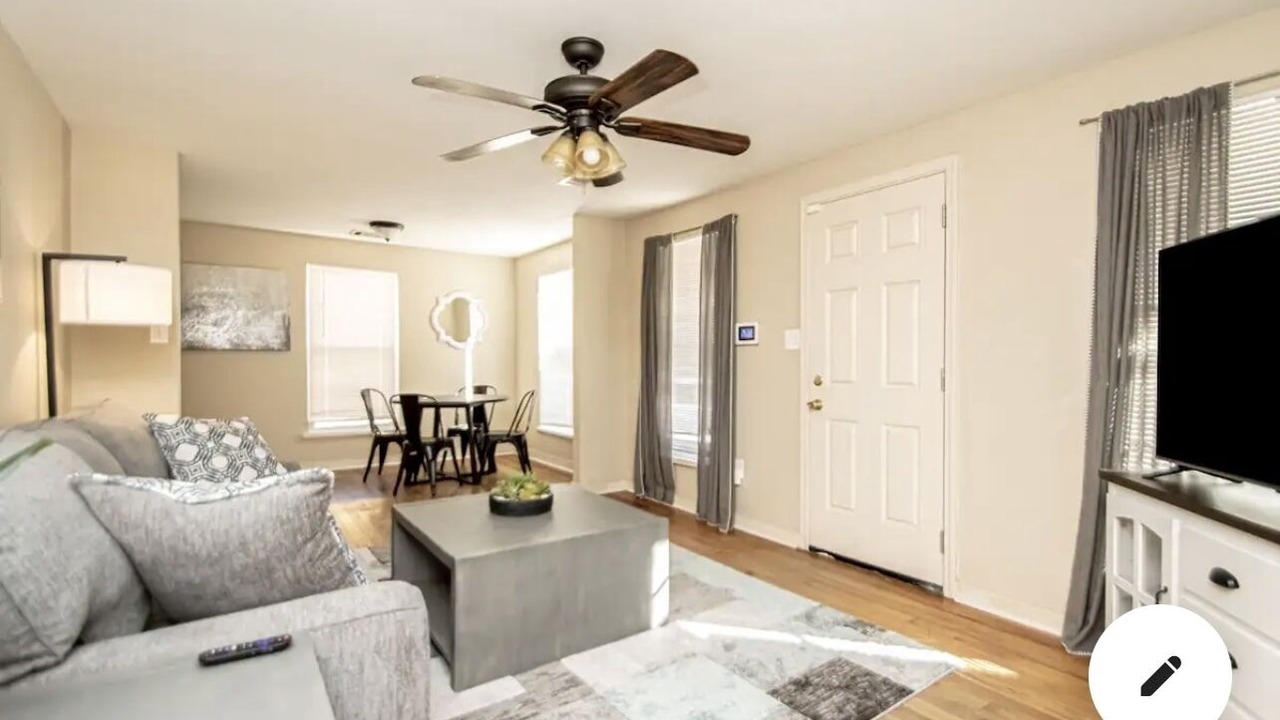 Photo of Livingroom in Capital View