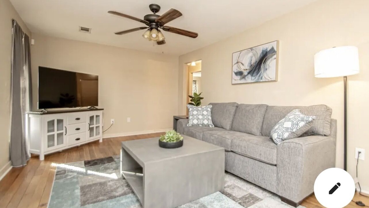 Photo of Livingroom in Capital View