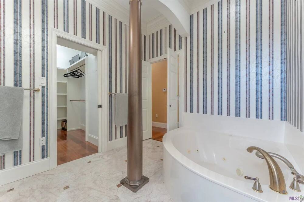 Photo of Bathroom in Maurepas