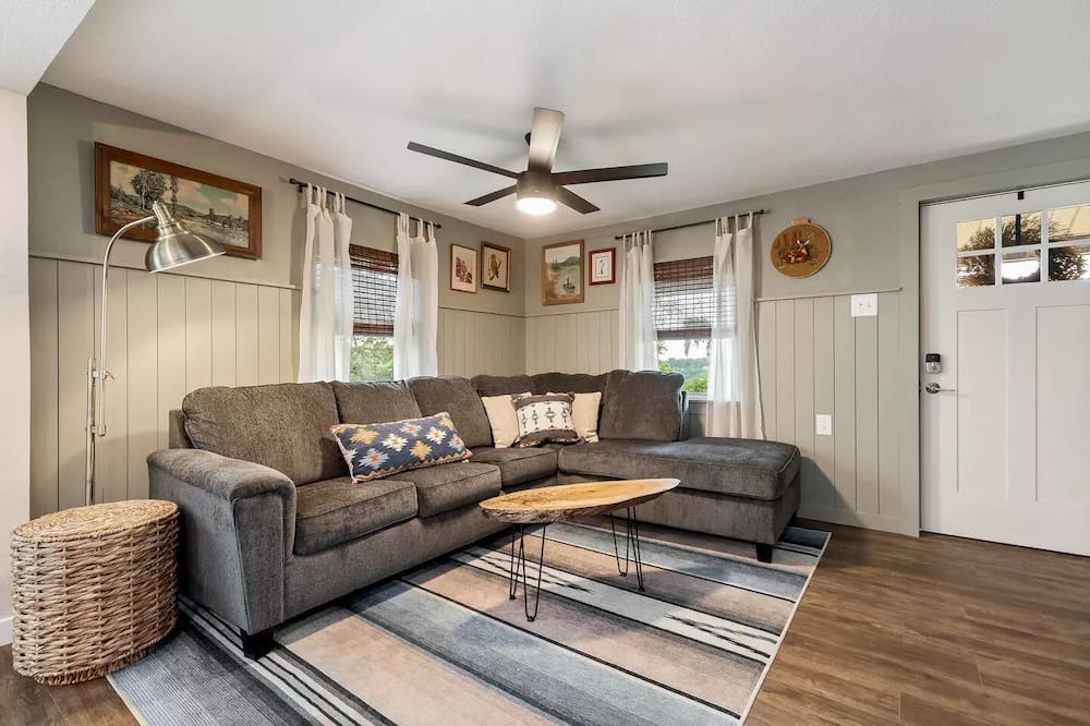 Photo of Livingroom in Rogers