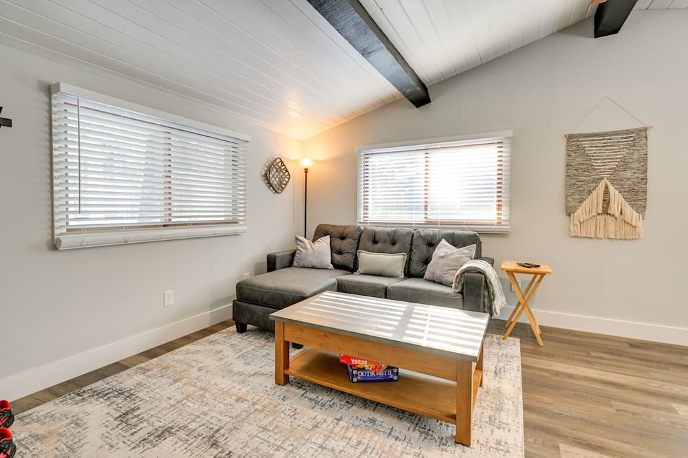 Photo of Livingroom in Friendship