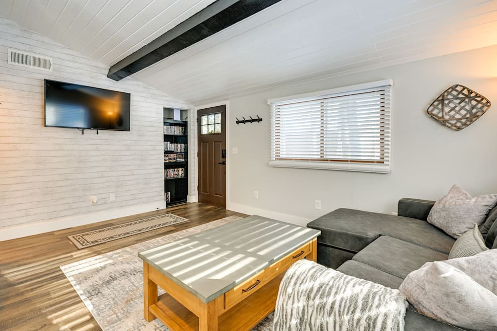 Photo of Livingroom in Friendship