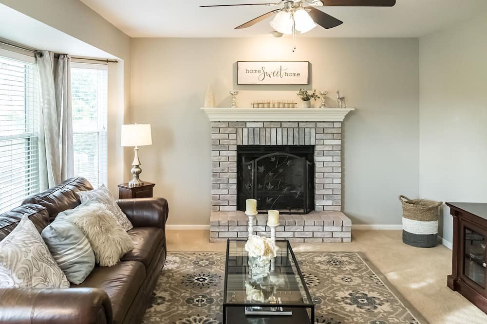 Photo of Livingroom in O'Fallon
