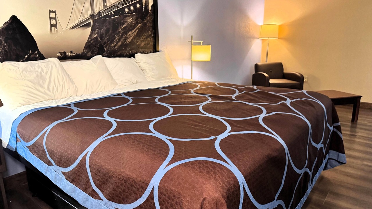 Photo of Bedroom in Booneville