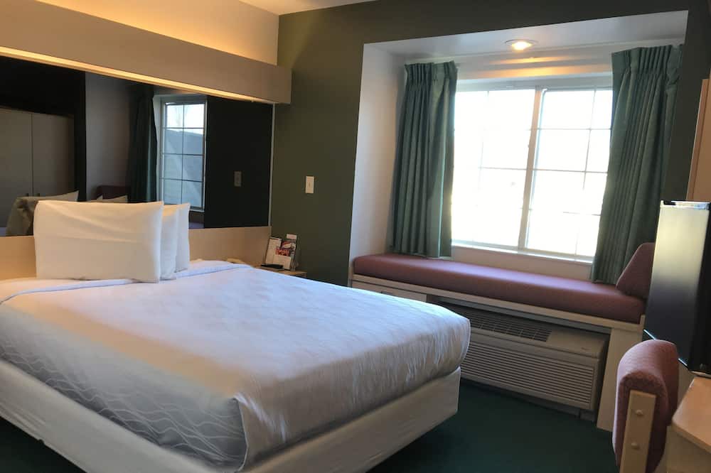 Photo of Bedroom in Carlyle Lake