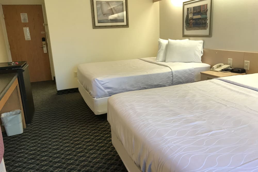 Photo of Bedroom in Carlyle Lake