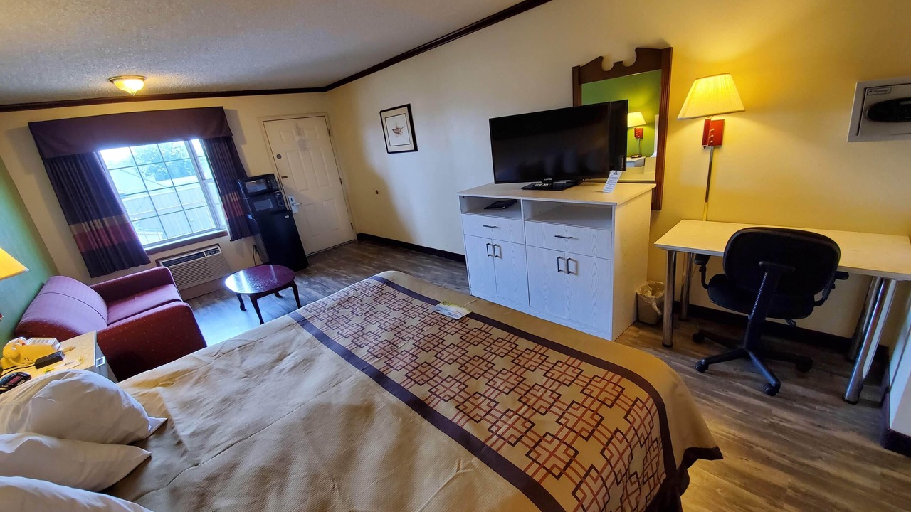 Photo of Bedroom in Monett