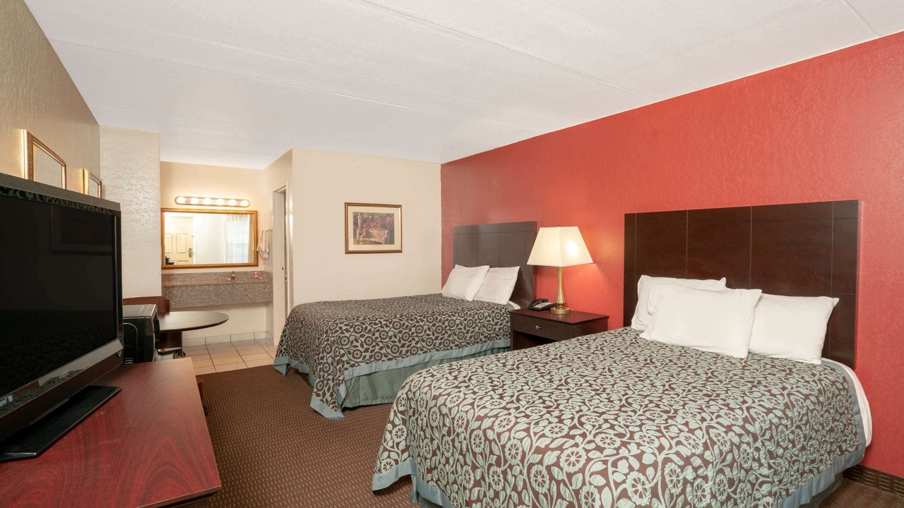 Photo of Bedroom in Cave City