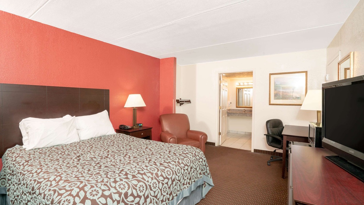 Photo of Bedroom in Cave City