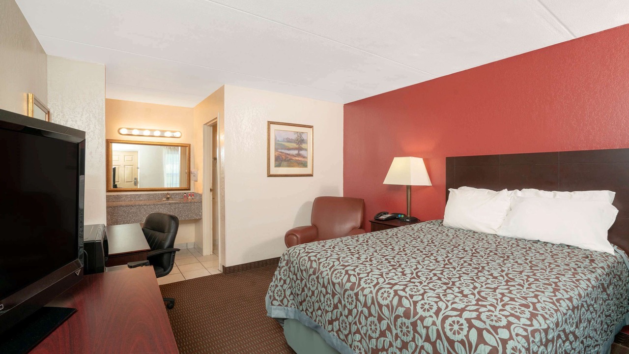 Photo of Bedroom in Cave City