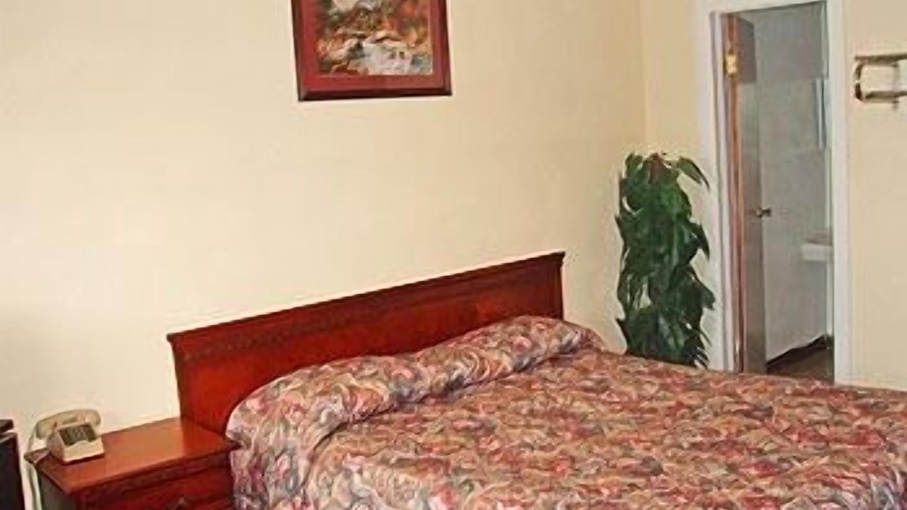 Photo of Bedroom in Macomb