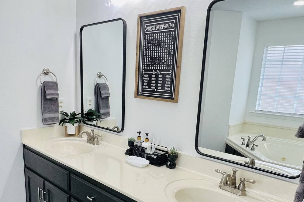 Photo of Bathroom in Conway