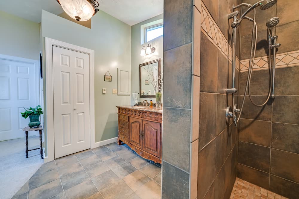 Photo of Bathroom in Eva